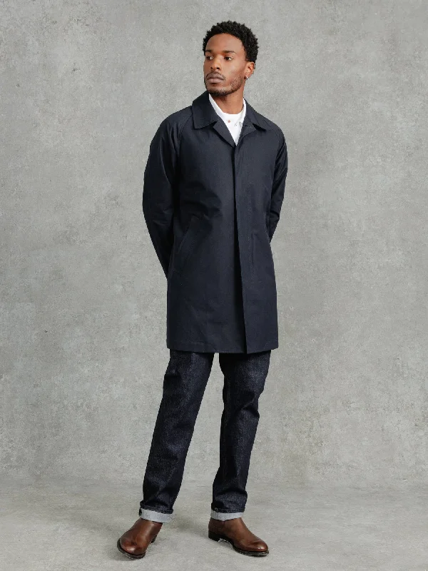 men's winter parka with hoodThe Ventile® Raglan Raincoat - Ink